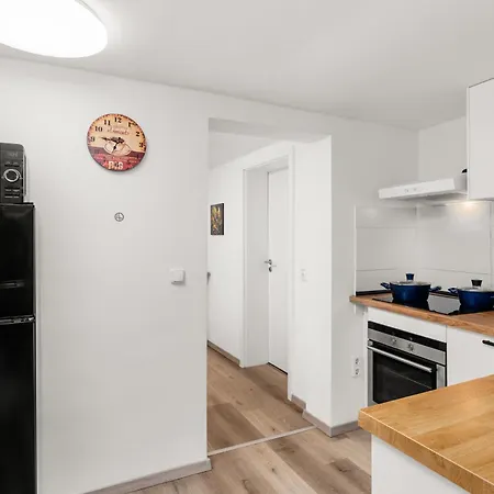 Apartament Mola Apartments-ferienwohnung Fuer 5 Personen-separater Eingang-gratis Parkplatz-terrasse-grill-highspeed Wlan-auch Fuer Langzeit Geeignet *