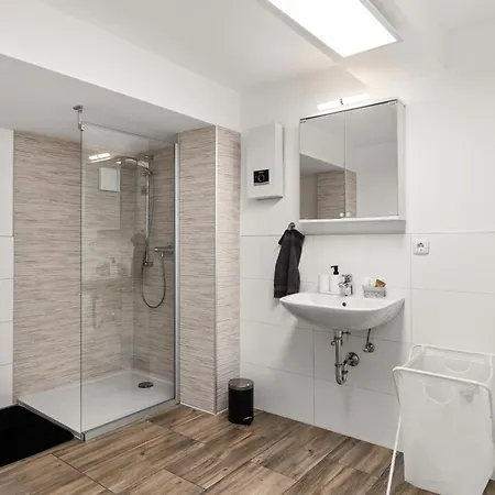 Mola Apartments-ferienwohnung Fuer 5 Personen-separater Eingang-gratis Parkplatz-terrasse-grill-highspeed Wlan-auch Fuer Langzeit Geeignet *