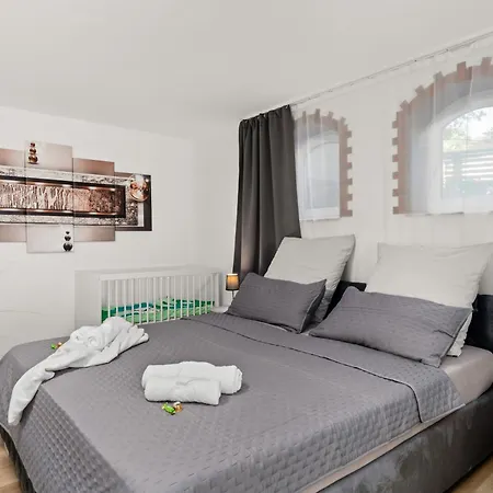 Mola Apartments-ferienwohnung Fuer 5 Personen-separater Eingang-gratis Parkplatz-terrasse-grill-highspeed Wlan-auch Fuer Langzeit Geeignet Apartament