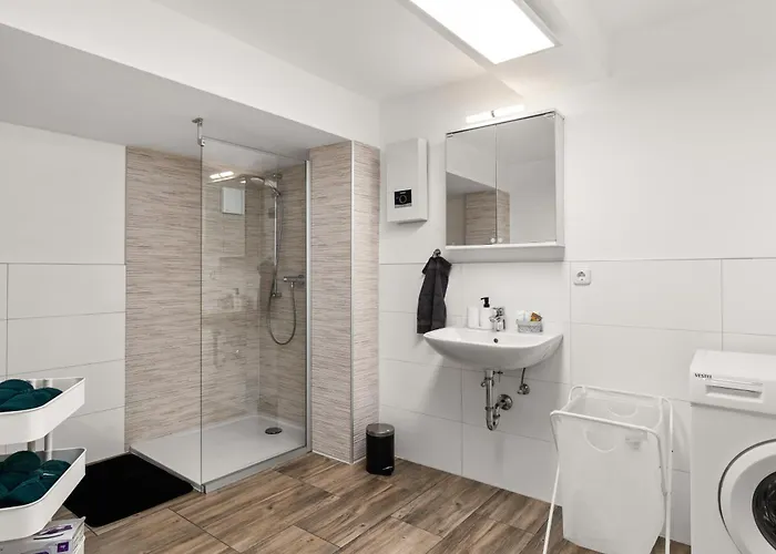 Mola Apartments-ferienwohnung Fuer 5 Personen-separater Eingang-gratis Parkplatz-terrasse-grill-highspeed Wlan-auch Fuer Langzeit Geeignet *